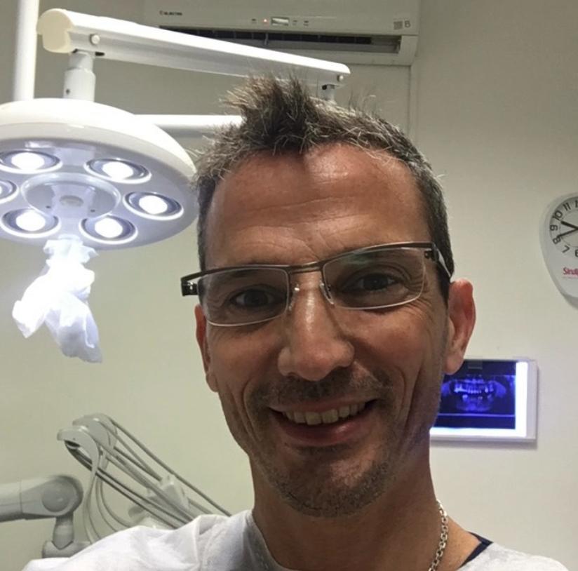 Retrato del Dr. Diego H. Barbenza, fundador de BGA Odontología Integral